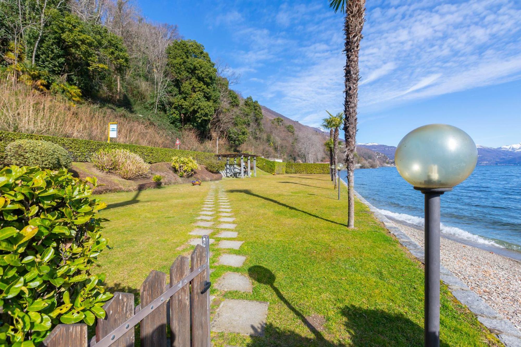 Blu Lake Apartment On Ghiffa Beach - Happy Rentals Exterior photo