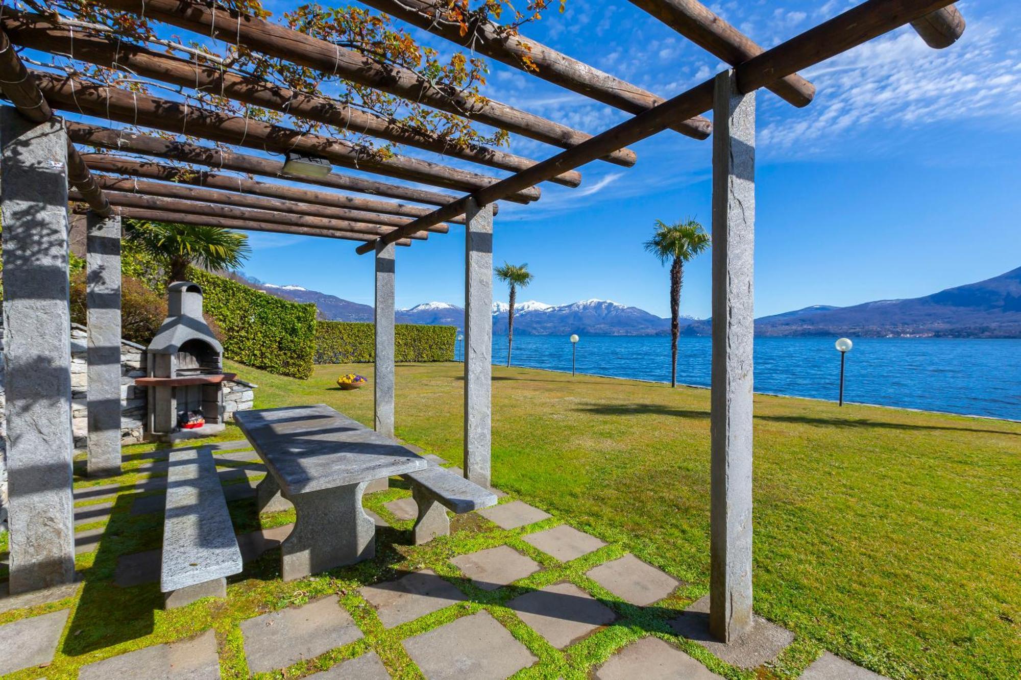 Blu Lake Apartment On Ghiffa Beach - Happy Rentals Exterior photo
