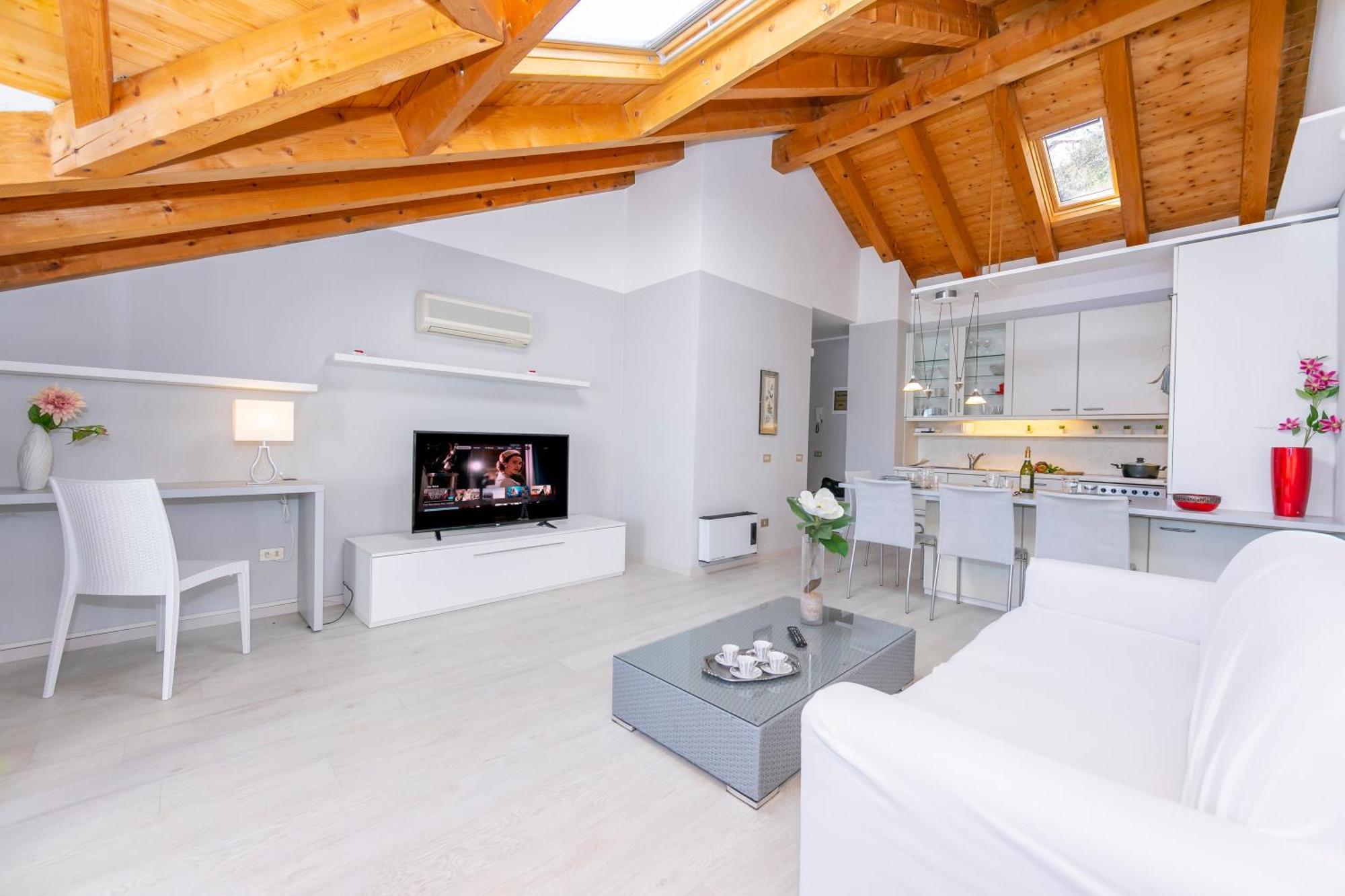 Blu Lake Apartment On Ghiffa Beach - Happy Rentals Exterior photo